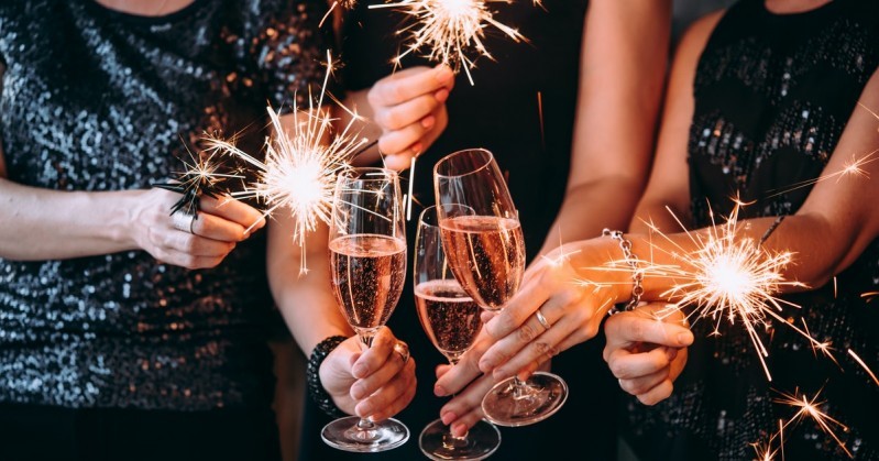New Year's Eve - Đêm giao thừa 2021 có sự khác biệt rất lớn ở cách tổ chức những bữa tiệc chào đón năm mới