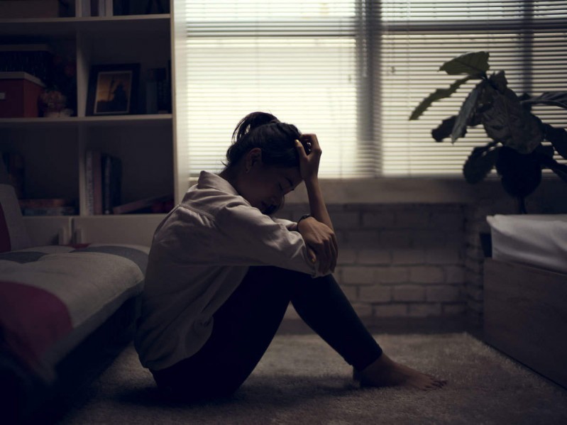 Hội chứng trầm cảm trở nên nghiêm trọng hơn ở những người mắc COVID-19 phải điều trị kéo dài