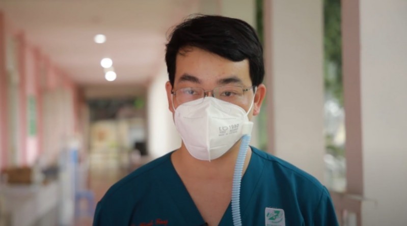 Bác sĩ Tôn Thanh Tùng đánh giá cao hiệu quả của khẩu trang lọc không khí hai chiều O-Pro