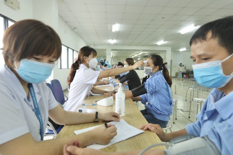 Số lượng người nhiễm COVID-19 tăng nhanh khiến cho quá nửa số xã phường ở Hà Nội ghi nhận cấp độ dịch ở mức 3