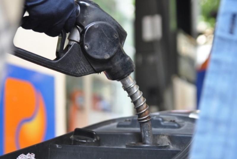 Đây là lần đầu tiên giảm sau 7 lần tăng giá đưa xăng dầu liên tiếp lập kỷ lục
