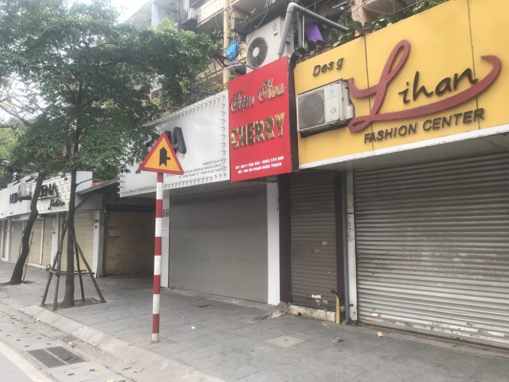 Đường phố Hà Nội vắng lặng sau 1 ngày sau quyết định đóng của của UBND Thành phố để phòng chống dịch bệnh