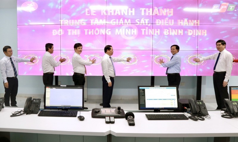 Lãnh đạo tỉnh Bình Định bất nút vận hành chính thức nền tảng công nghệ để phục vụ người dân