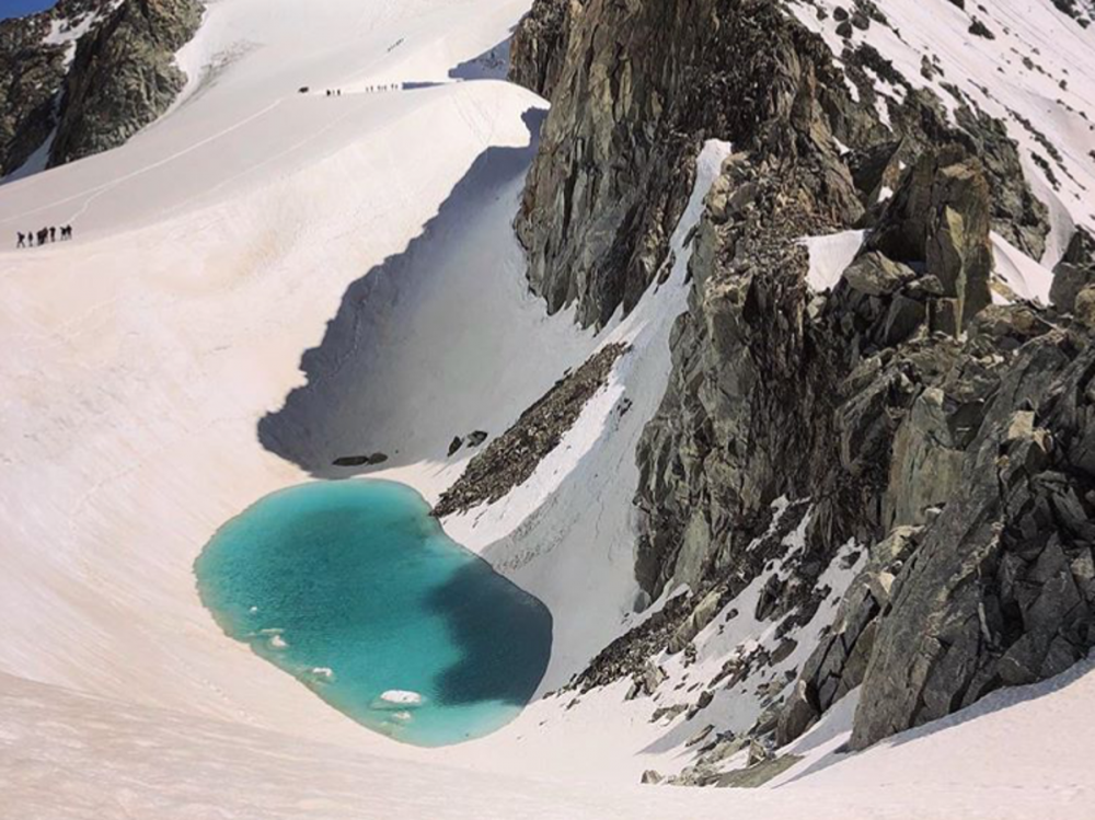 Các hồ nước được hình thành từ hiện tượng băng tan trên đỉnh Alps theo cách tự nhiên mà không chịu tác động của biến đổi khí hậu