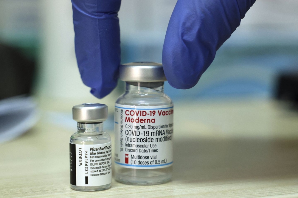 Cả hai nhà sản xuất vắc-xin đều khẳng định về sự gia tăng miễn địch ở những người được tiêm liều tăng cường trong các thử nghiệm của mình