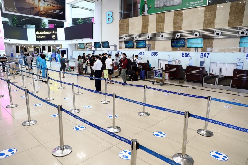 Các hành khách đến sân bay Nội Bài được tổ chức di chuyển nhanh chóng
