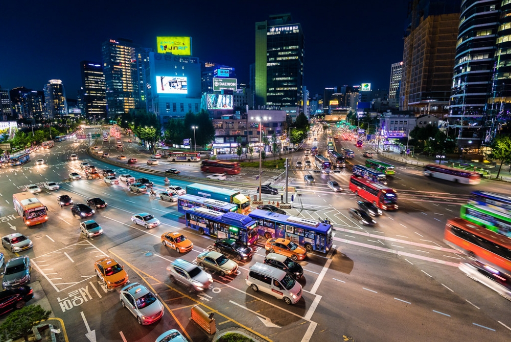 Giao thông tại Seoul được biết đến là thành phố có mật độ phương tiện hàng đầu thế giới nhưng được đảm bảo an toàn nhờ hạ tầng mạng 5G