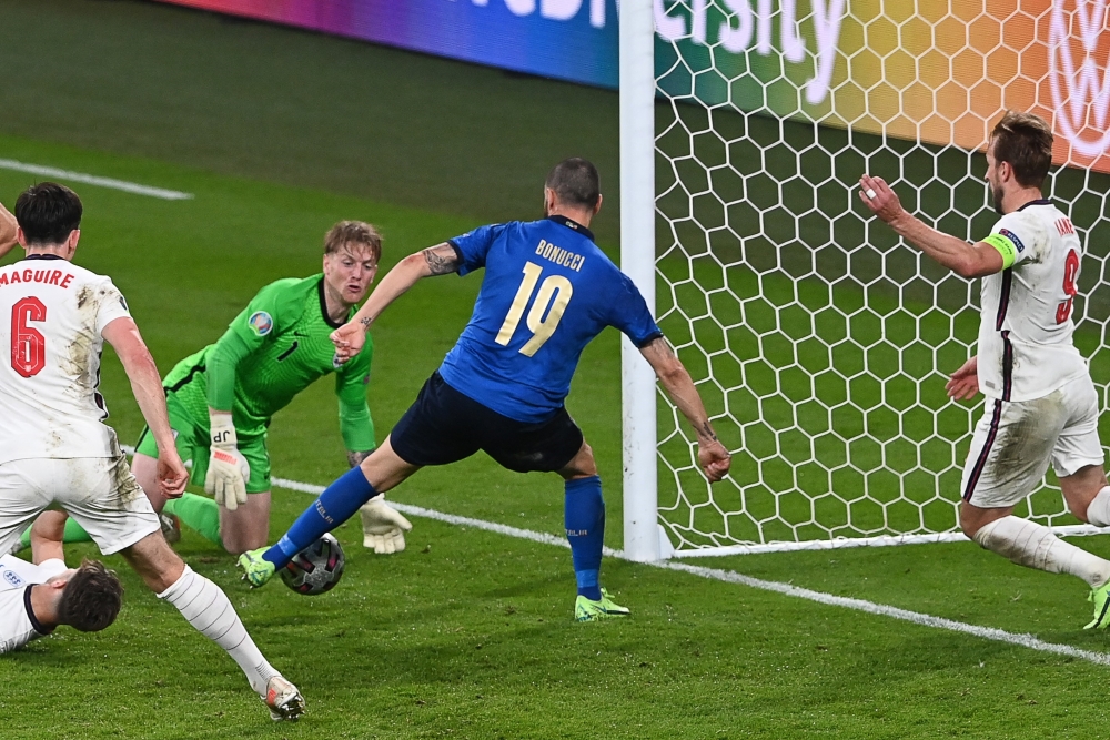 Bàn thắng gỡ hoà quý như "vàng" của Bonucci đã giúp cho Italy vô địch EURO 2020 dù bị dẫn bàn trước từ rất sớm