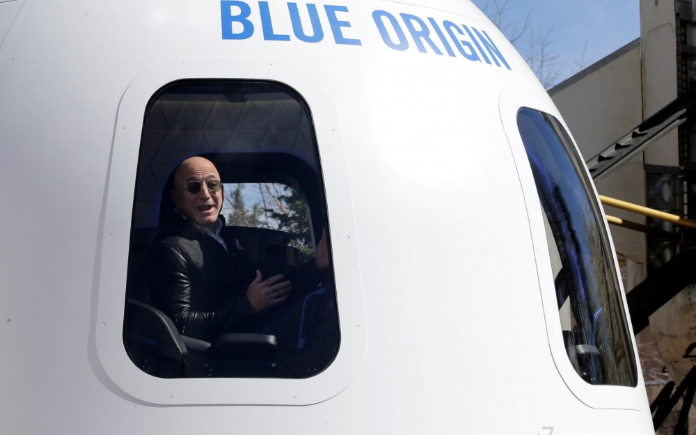 Jeff Bezos trong cuộc đua trên không gian trong tương lai