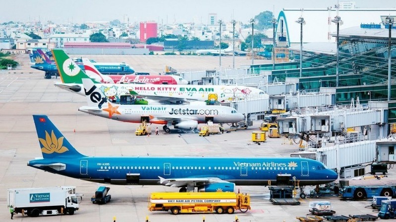 Khôi phục ngành hàng không cũng như vận tải hành khách được xem là vấn đề sống còn của nền kinh tế