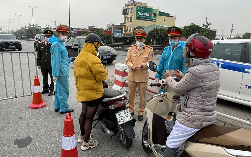 Người dân cần chuẩn bị đầy đủ các loại giấy tờ theo yêu cầu thì việc ra vào Hà Nội sẽ thuận tiện hơn