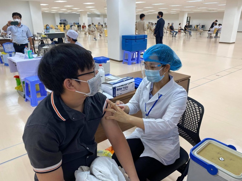 Xác nhận đến từng mũi tiêm cho người dân khi tham gia tiêm chủng vaccine ngừa COVID-19