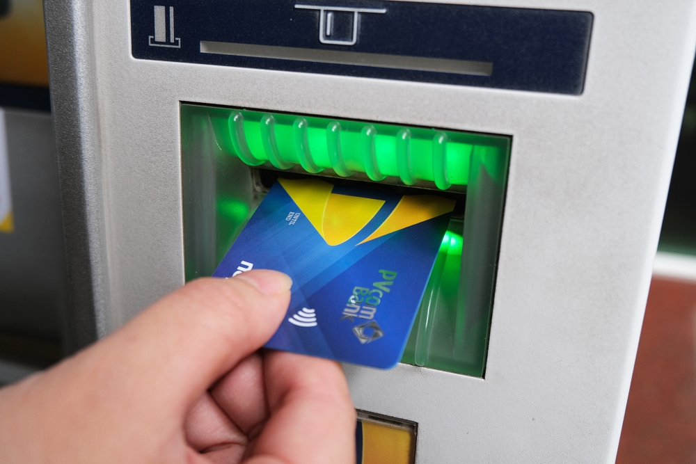 Những lỗ hổng bảo mật trong sử dụng thẻ ATM dạng từ khiến người dùng lo lắng