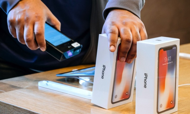 Tình trạng khan hiếm nguồn cung chất bán dẫn đang khiến cho Apple bị thâm hụt nghiêm trọng doanh thu từ iPhone 13