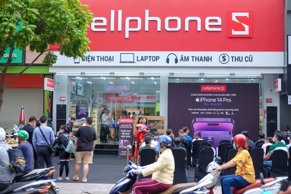 Mở bán iPhone 14, CellphoneS