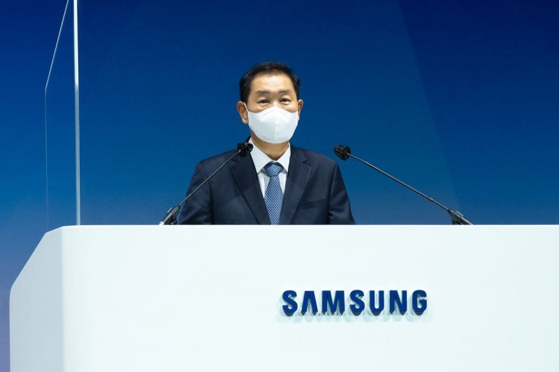 Đại diện Samsung gập người xin lỗi vì giảm hiệu suất Galaxy S22
