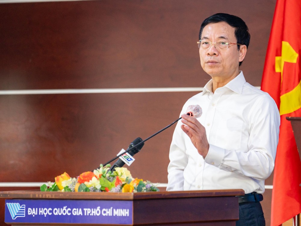 Bộ trưởng Bộ TT&TT Nguyễn Mạnh Hùng