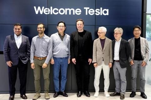 Tesla hợp tác với Samsung