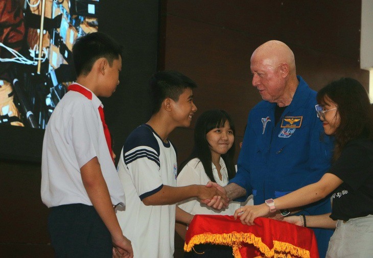 buổi giao lưu của Tuần lễ NASA Việt Nam tại tỉnh Hậu Giang vào ngày 5-6