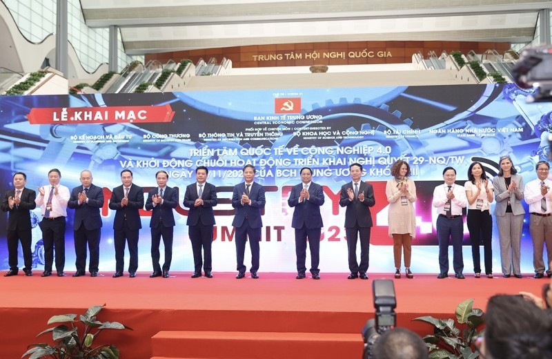 Thủ tướng Chính phủ Phạm Minh Chính đã dự và chủ trì Phiên toàn thể Diễn đàn cấp cao về công nghiệp 4.0 năm 2023 