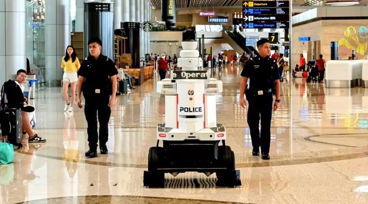 Cảnh sát Singapore đã quyết định gia tăng sử dụng robot hỗ trợ tuần tra
