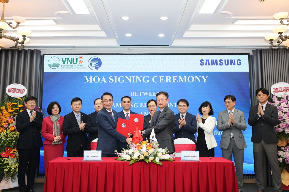 Trường Đại học Công nghệ và Samsung Điện tử Hàn Quốc đã ký kết văn bản hợp tác tổ chức chương trình VNU-Samsung Tech Track