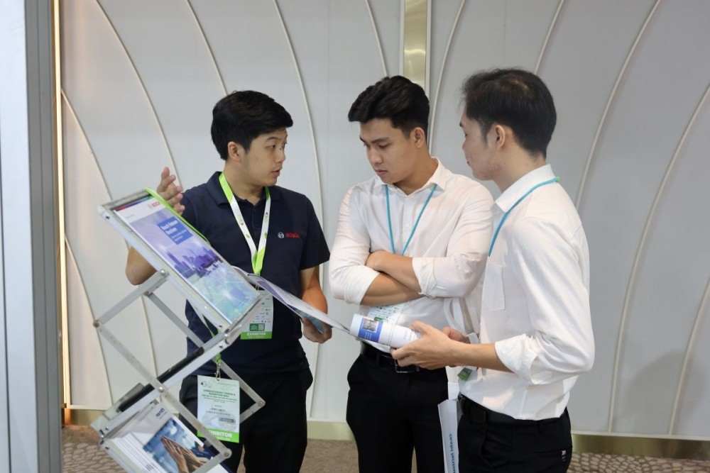 Khách hàng trải nghiệm không gian “bản sao số” từ Digital Twin Industries.