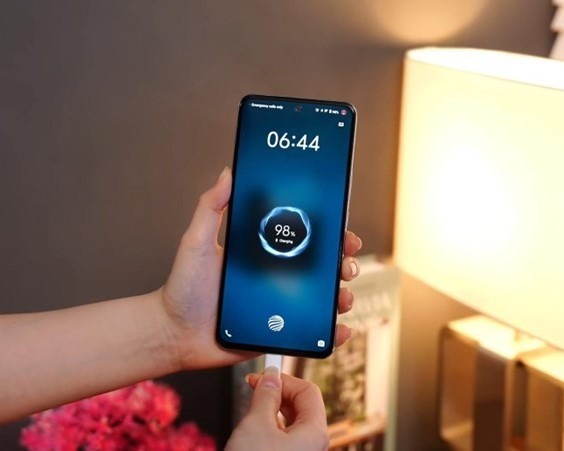 “Check VAR” độ bền của V40 Lite