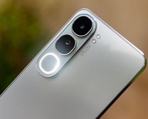 “Check VAR” độ bền của V40 Lite