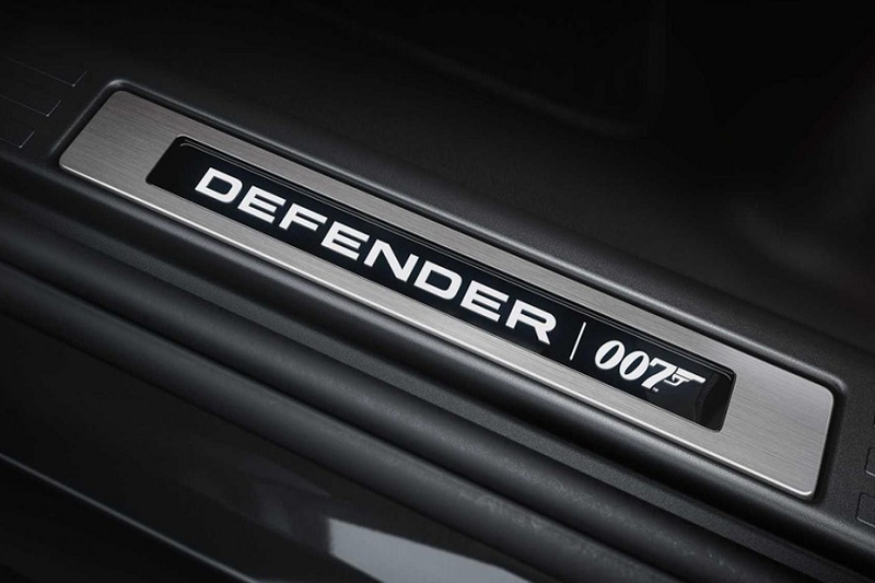 phạm anh Land Rover Defender V8 Bond Edition