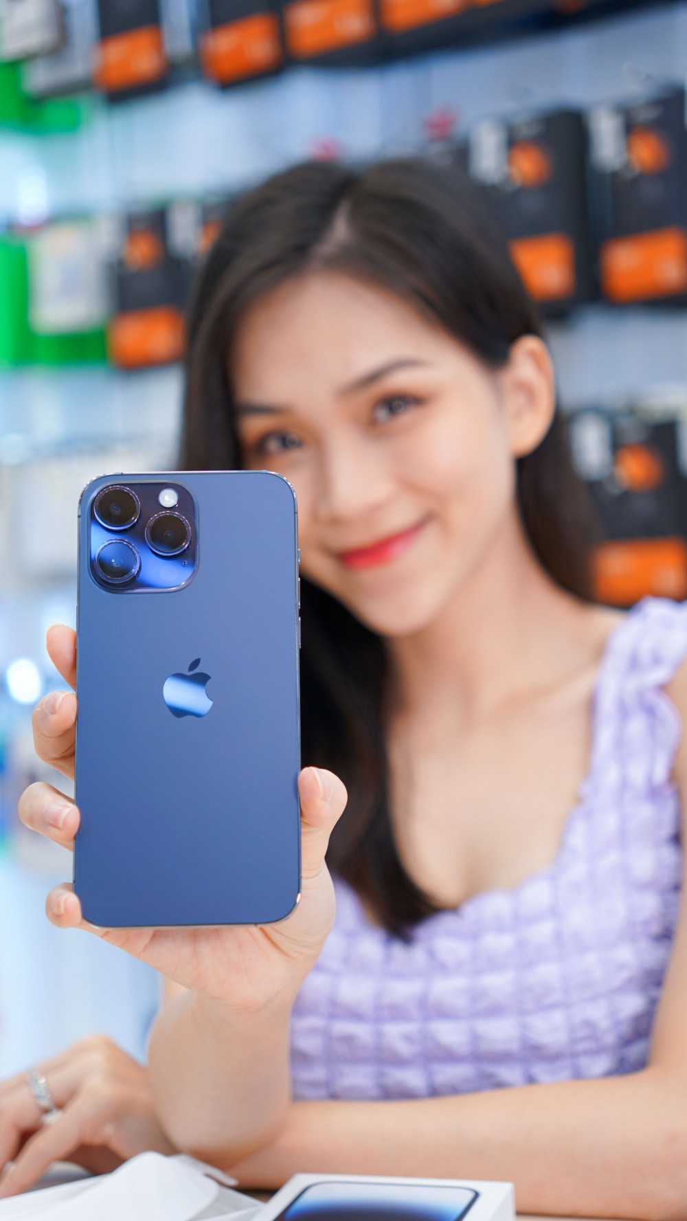 Chiêm ngưỡng ngay hình ảnh iPhone 14 đầy mê hoặc với thiết kế mới lạ và tính năng đỉnh cao nhất. Cùng trải nghiệm công nghệ tiên tiến mang đến sự tinh tế và hấp dẫn cho cuộc sống của bạn!