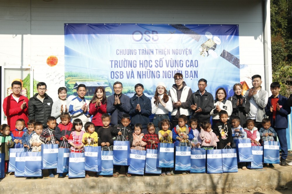 OSB Group: Ấm áp chương trình thiện nguyện "Trường học số vùng cao" tại bản Háng Á