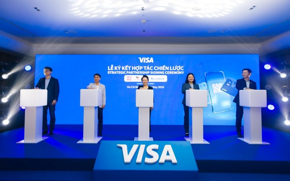 Bằng cách mở rộng hợp tác với MoMo, VNPAY và ZaloPay, Visa sẽ tăng cường trải nghiệm thanh toán dễ dàng cho chủ thẻ khi giao dịchtại các đơn vị kinh doanh vừa và nhỏ