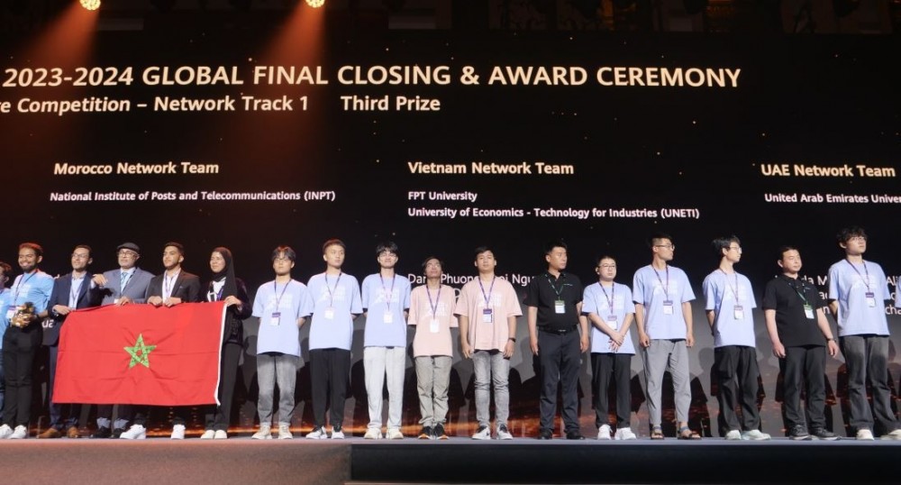 Đội Việt Nam giành giải Ba tại Cuộc thi Huawei ICT Competition 2023 - 2024