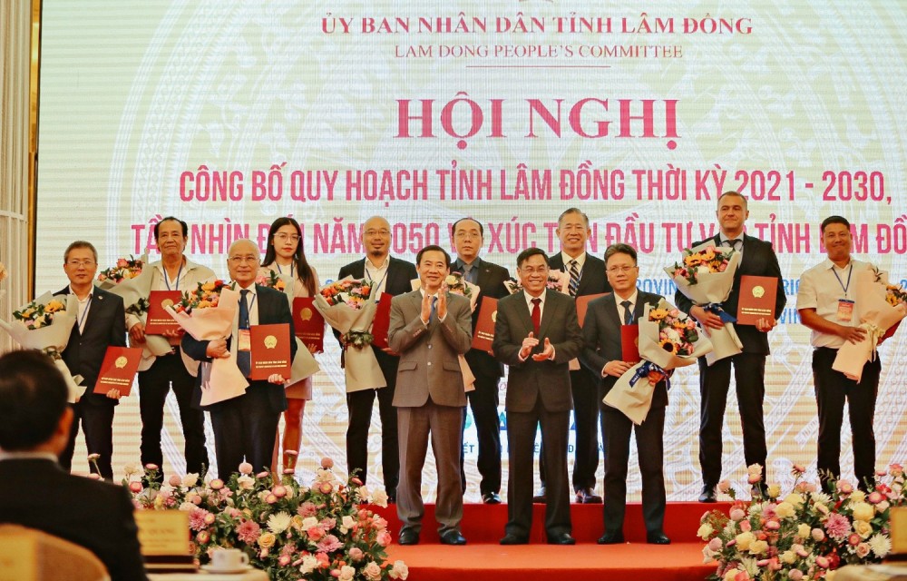 Trao Giấy chứng nhận đăng ký đầu tư, Quyết định chấp thuận chủ trương đầu tư tỉnh Lâm Đồng