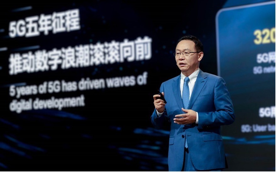 Nhằm thúc đẩy sự thịnh vượng chung cho toàn ngành, tại Hội nghị toàn ngành về 5.5G được tổ chức bởi GSMA, Huawei công bố định hướng phát triển công nghệ lên 5.5G.