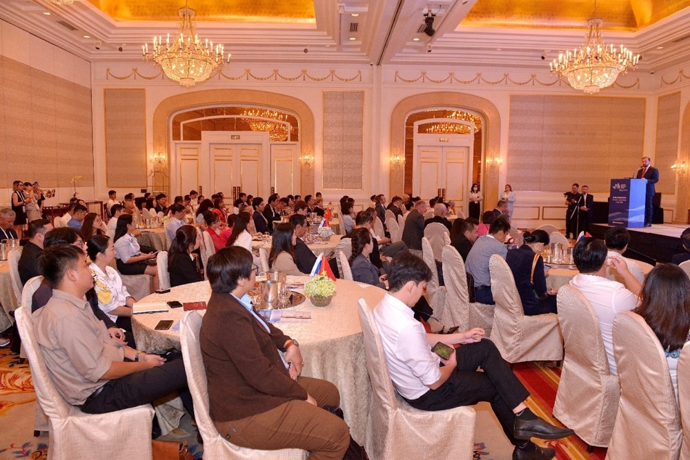 Ngày hôm qua, 4/7/2024 phiên họp bên lề của Diễn đàn Kinh tế Phương Đông đã chính thức diễn ra tại TP.HCM nhằm mục đích trao đổi về các lĩnh vực quan trọng trong quan hệ thương mại, kinh tế và kinh doanh giữa Nga và Việt Nam.