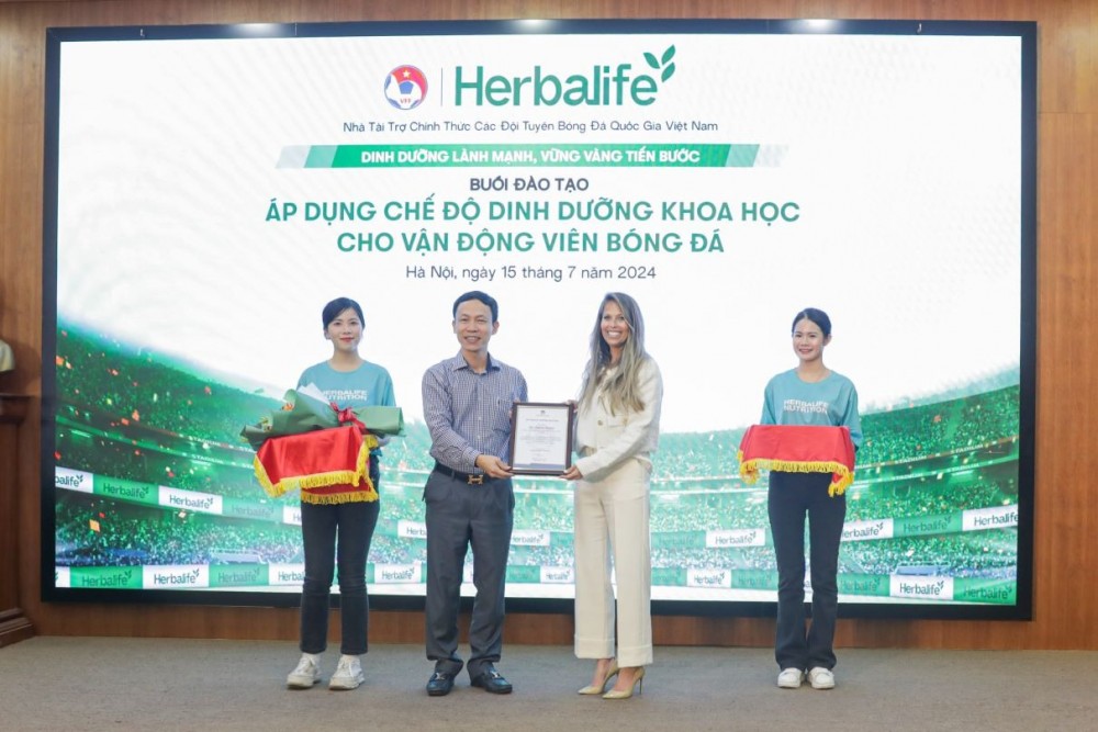 Đó là mục tiêu của buổi đào tạo về dinh dưỡng khoa học trong thể thao vừa được Herbalife Việt Nam và Liên Đoàn Bóng Đá Việt Nam tổ chức mới đây.