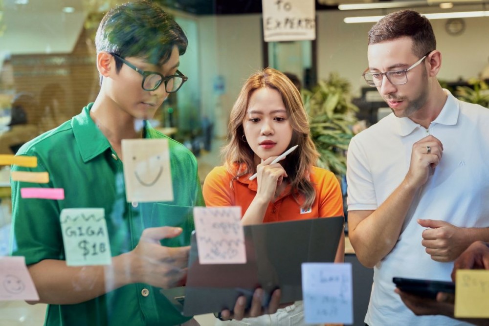 Đây là thành quả của sự hợp tác giữa các thành viên của Liên minh AI thế giới gồm AITOMATIC, Tokyo Electron (TEL) và FPT Software (Công ty thành viên của Tập đoàn FPT), và cũng là dấu ấn đầu tiên của FPT Software khi tham gia vào ngành này.
