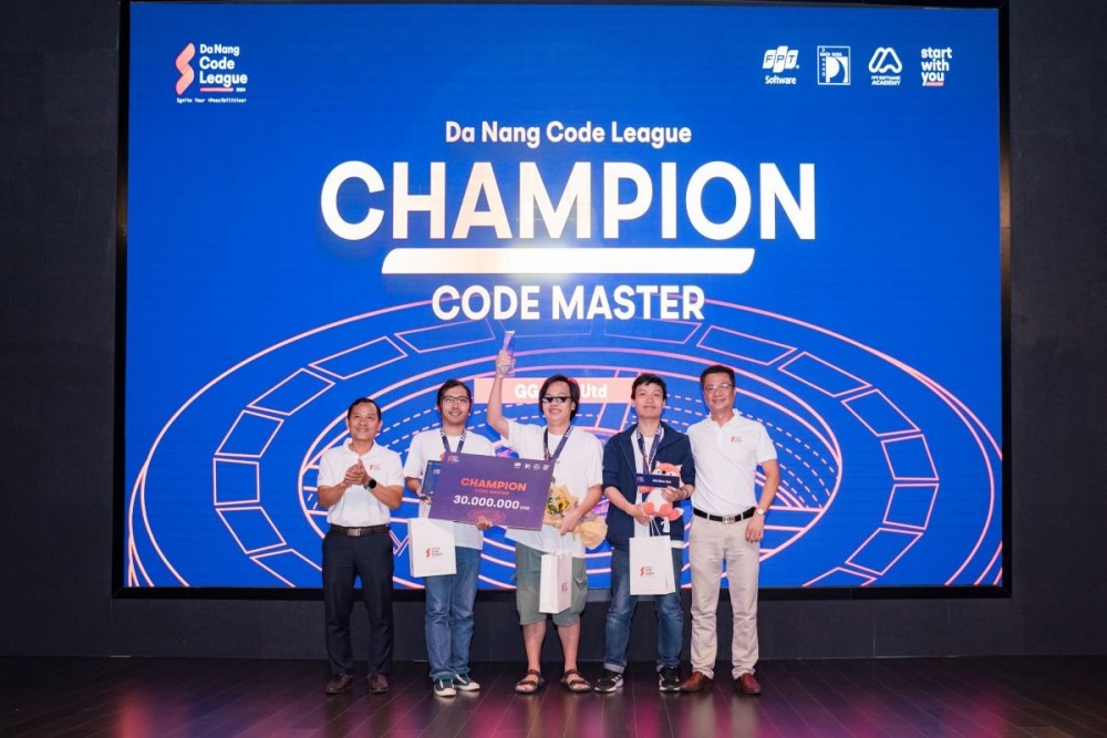 Gần 100 gương mặt xuất sắc nhất đã tham gia vòng chung kết cuộc thi lập trình Da Nang Code League 2024 tại campus CodeCation FPT Complex (Đà Nẵng) thuộc FPT Software.