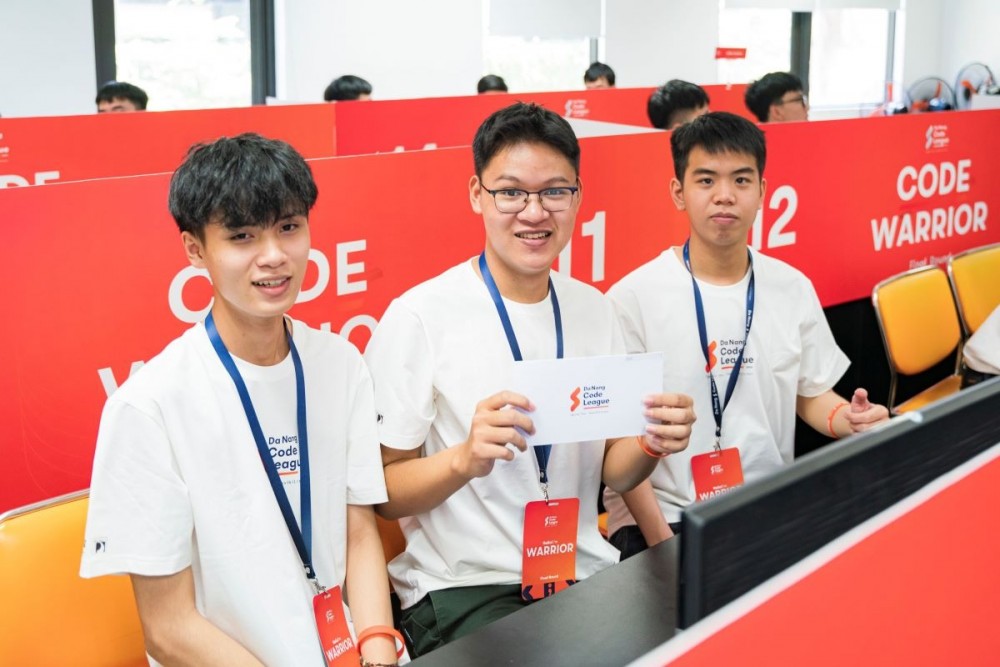 Gần 100 gương mặt xuất sắc nhất đã tham gia vòng chung kết cuộc thi lập trình Da Nang Code League 2024 tại campus CodeCation FPT Complex (Đà Nẵng) thuộc FPT Software.