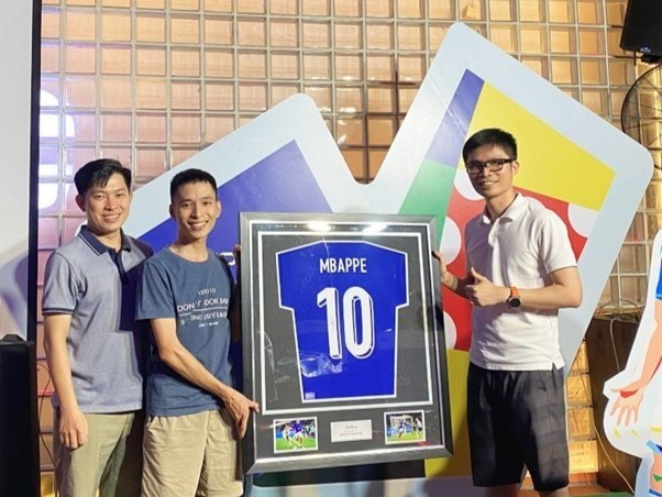 Là smartphone chính thức của sự kiện thể thao được mong đợi nhất hành tinh UEFA Euro 2024, vivo đã trở thành người bạn đồng hành của hàng triệu người hâm trên toàn cầu trong việc lưu giữ hàng ngàn khoảnh khắc ấn tượng của giải đấu.