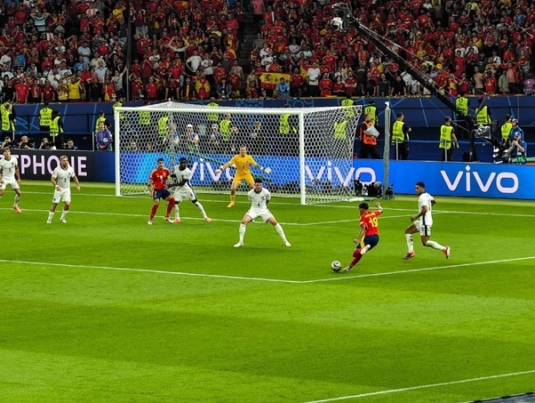 Là smartphone chính thức của sự kiện thể thao được mong đợi nhất hành tinh UEFA Euro 2024, vivo đã trở thành người bạn đồng hành của hàng triệu người hâm trên toàn cầu trong việc lưu giữ hàng ngàn khoảnh khắc ấn tượng của giải đấu.