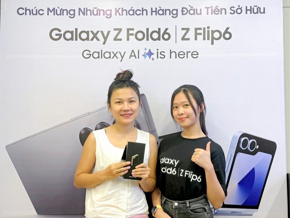 Minh Tuấn Mobile giao Galaxy Z6 Series tới khách hàng đặt trước