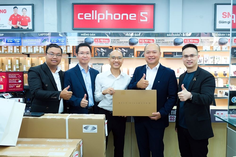 Nhằm mang đến cho quý khách hàng những trải nghiệm các dòng laptop ASUS vượt trội, sáng nay tại Hà Nội và Tp HCM, hệ thống CellphoneS đã chính thức ra mắt 2 Trung tâm trải nghiệm laptop ASUS hoàn toàn mới.