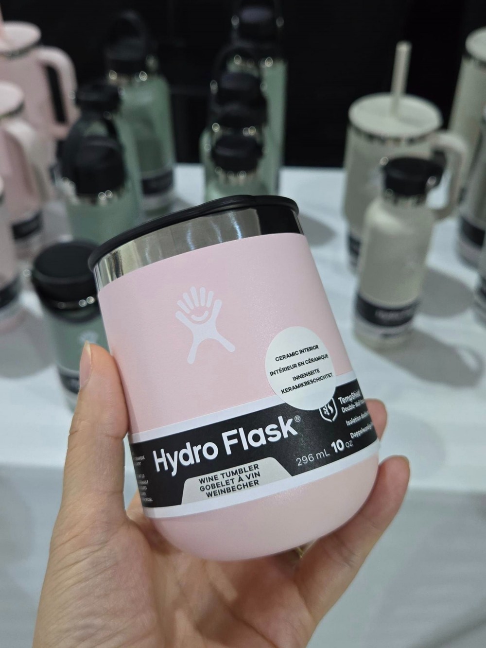 Trong buổi ra mắt thương hiệu mới Hydro Flask còn có sự góp mặt chia sẻ của 2 khách mời là anh Mai Triều Nguyên – Travel Motor Vlogger cũng là một CEO Mai Nguyên Rider và anh Lư Hoàng Thông – Solo Camping Vlogger cùng chia sẻ về những hành trình và chuyến đi cùng “người bạn đồng hành” Hydro Flask của mình đi khắp nơi.