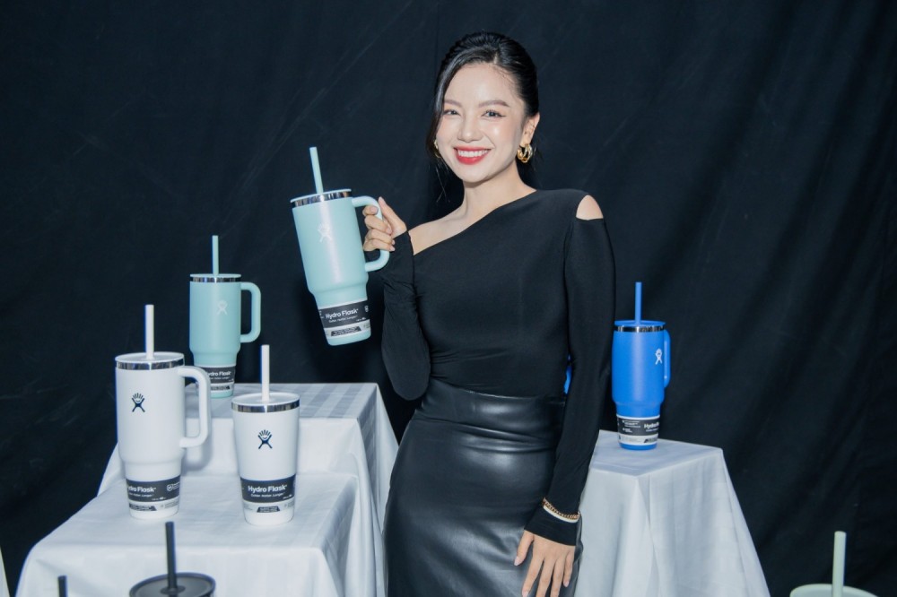 Trong buổi ra mắt thương hiệu mới Hydro Flask còn có sự góp mặt chia sẻ của 2 khách mời là anh Mai Triều Nguyên – Travel Motor Vlogger cũng là một CEO Mai Nguyên Rider và anh Lư Hoàng Thông – Solo Camping Vlogger cùng chia sẻ về những hành trình và chuyến đi cùng “người bạn đồng hành” Hydro Flask của mình đi khắp nơi.