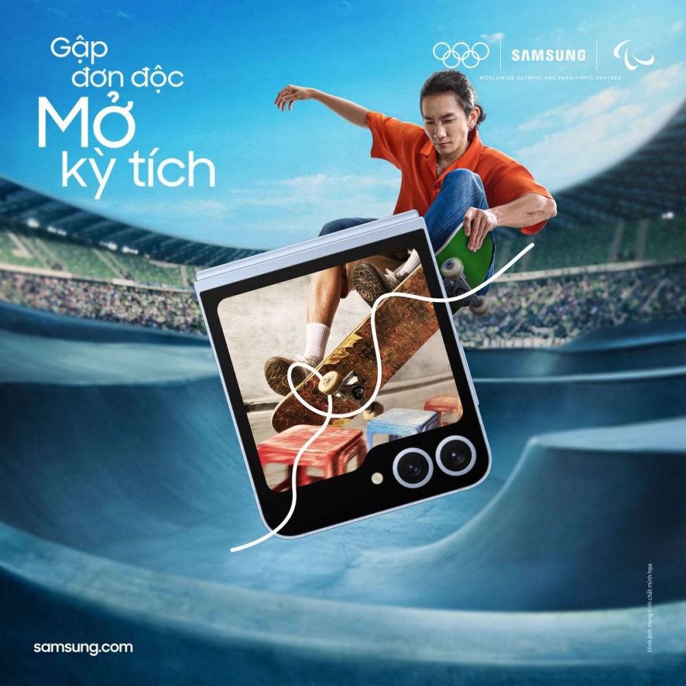 10 năm sau, tại Thế vận hội mùa hè Olympic Paris 2024, Samsung tiếp tục ghi một dấu ấn mới bằng sự đồng hành với 17.000 vận động viên thông qua chương trình “Gập Giới Hạn – Mở Kỳ Tích”, đánh dấu lần đầu tiên ứng dụng công nghệ trí tuệ nhân tạo AI vào Olympic. Galaxy Z Flip6 Olympic Edition là phiên bản giới hạn của Galaxy Z Flip6, một trong hai mẫu điện thoại màn hình gập cao cấp vừa chính thức được Samsung giới thiệu ra thị trường, đây cũng là dòng điện thoại gập đầu tiên được tích hợp nền tảng Galaxy AI để mang đến nhiều trải nghiệm thú vị chưa từng có.