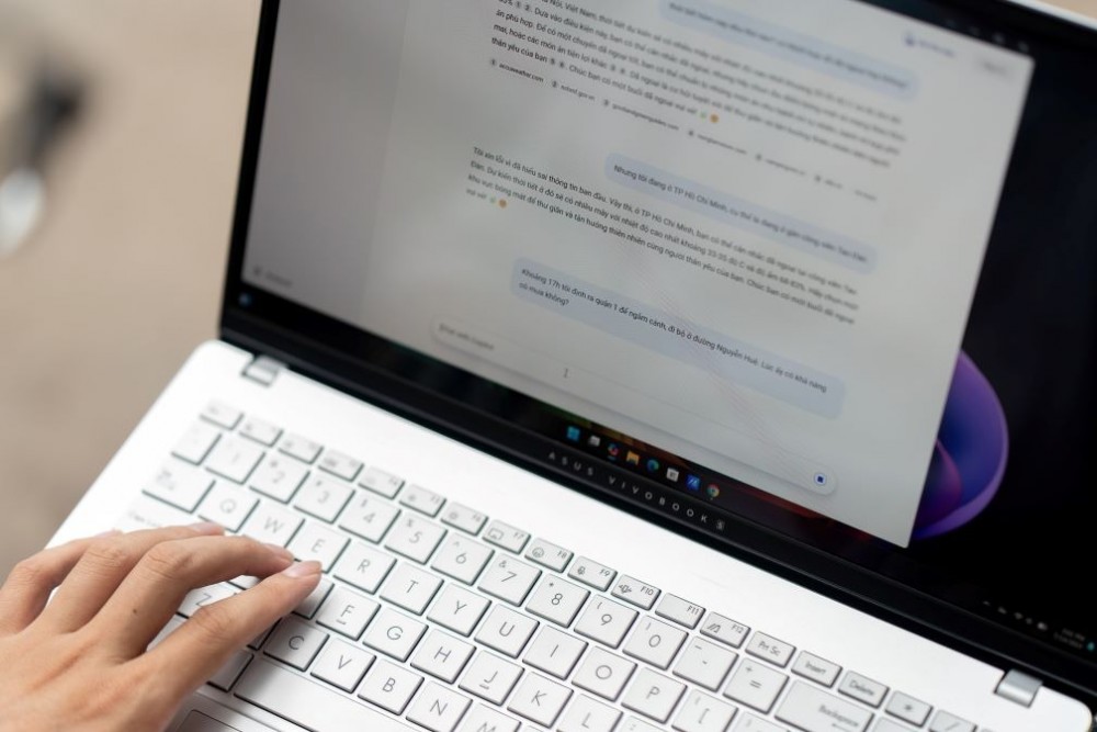 Trên tay Vivobook S 15 (S5507) mẫu laptop đạt chuẩn Copilot+ PC đầu tiên của ASUS 