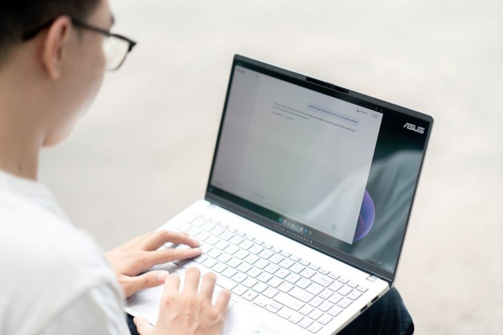 Trên tay Vivobook S 15 (S5507) mẫu laptop đạt chuẩn Copilot+ PC đầu tiên của ASUS 